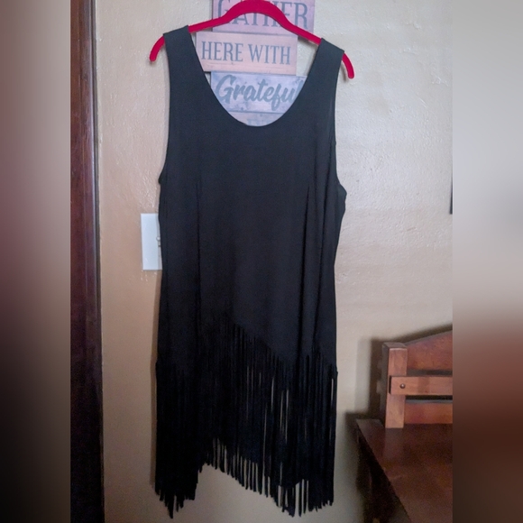 Kate & Mallory Black Asymmetrical Fringe Long Tank Top Women's 1x Plus Size - Picture 7 of 10